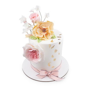 Торт на день народження з квітами з мастики 2