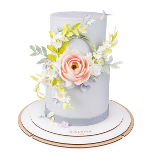 Двоярусний торт з квітами ручної роботи