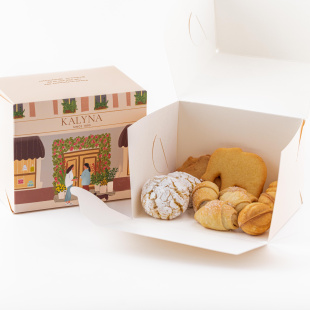 Асорті печива, рогаликів і горішків