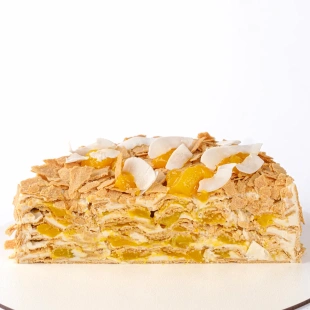 Наполеон кокосовий з сальсою манго-маракуйя